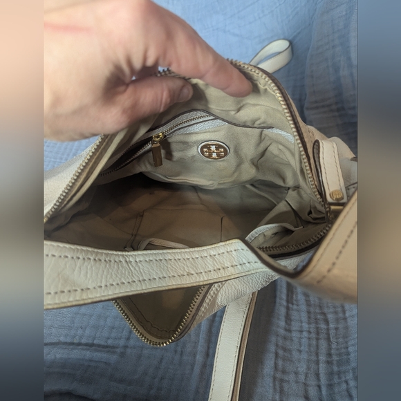 Tory Burch Amalie Hobo White Leather Shoulder Bag with Crossbody Strap - Picture 6 of 7